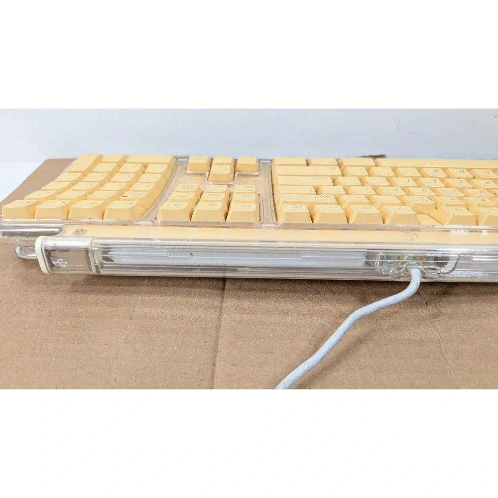 Apple Pro Keyboard M7803 Vintage Clear USB Wired Mechanical Feel White Yellowed